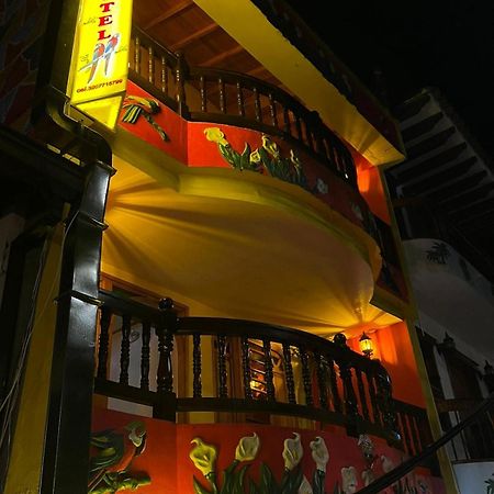 Hotel Las Guacamayas Guatape Bagian luar foto