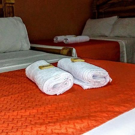 Hotel Las Guacamayas Guatape Bagian luar foto