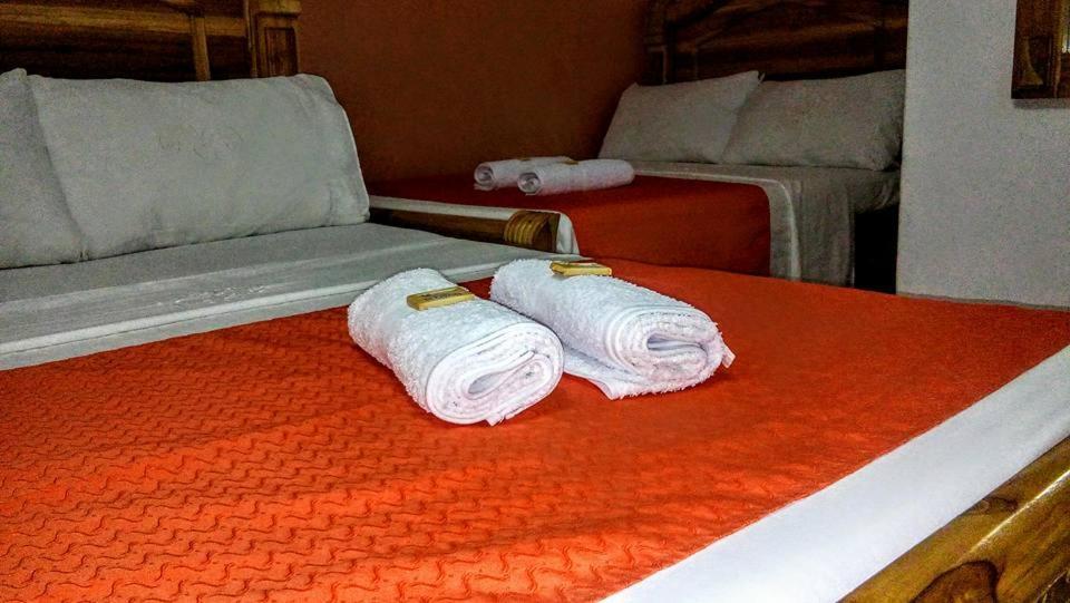 Hotel Las Guacamayas Guatape Bagian luar foto