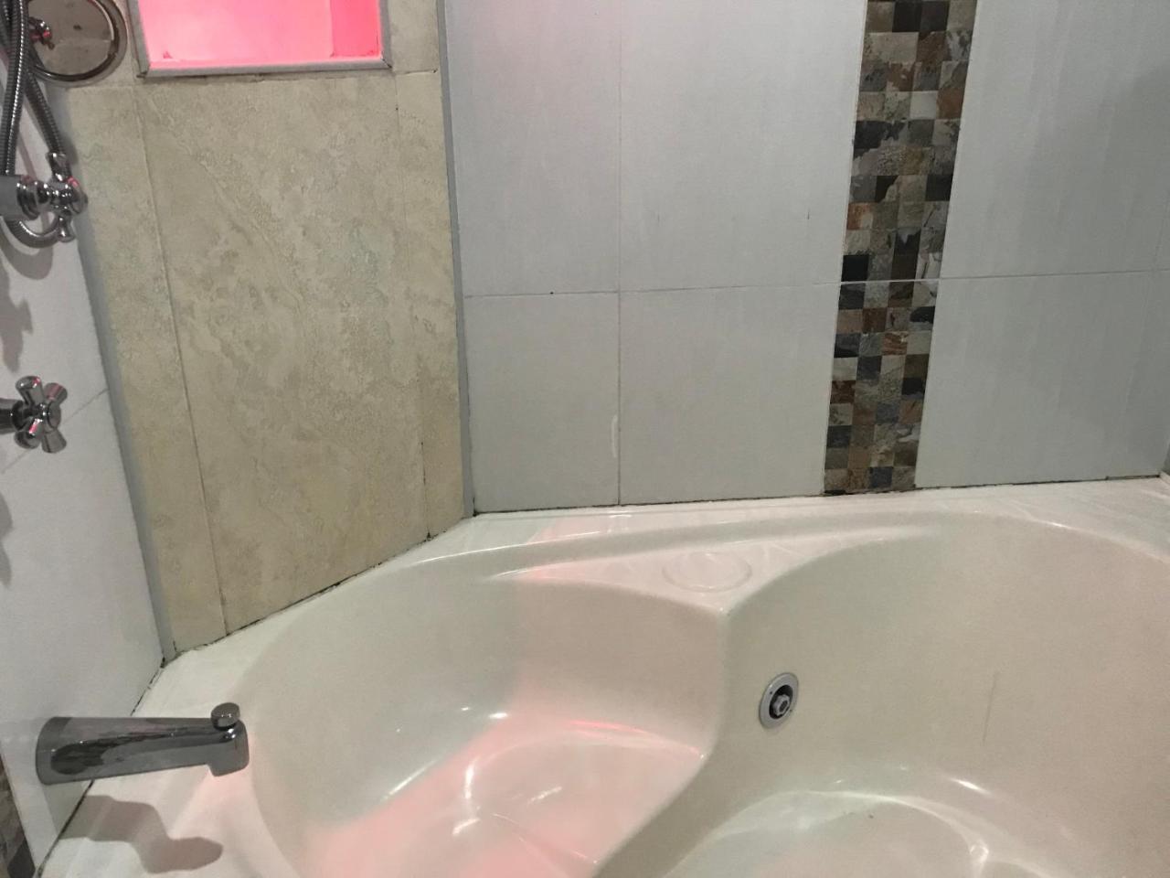 Hotel Las Guacamayas Guatape Bagian luar foto