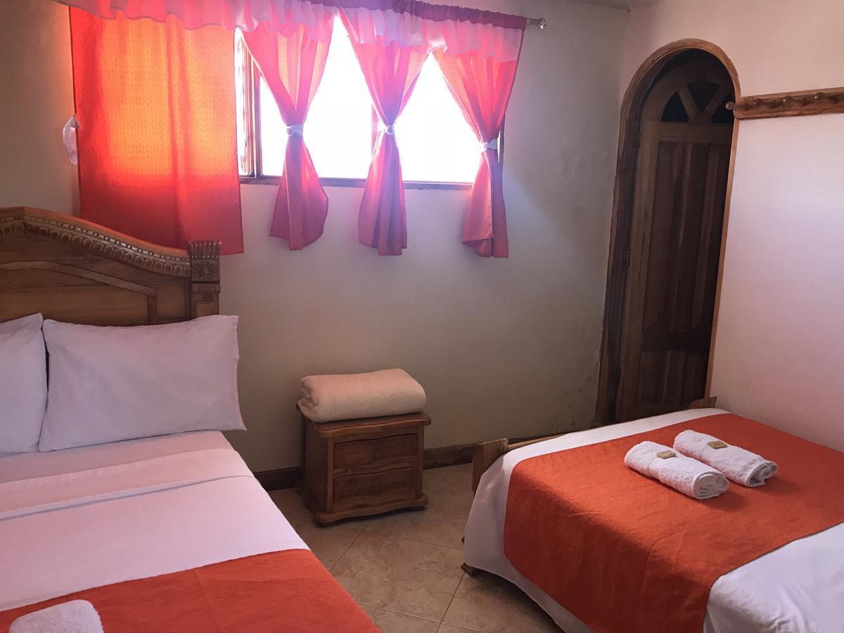 Hotel Las Guacamayas Guatape Bagian luar foto