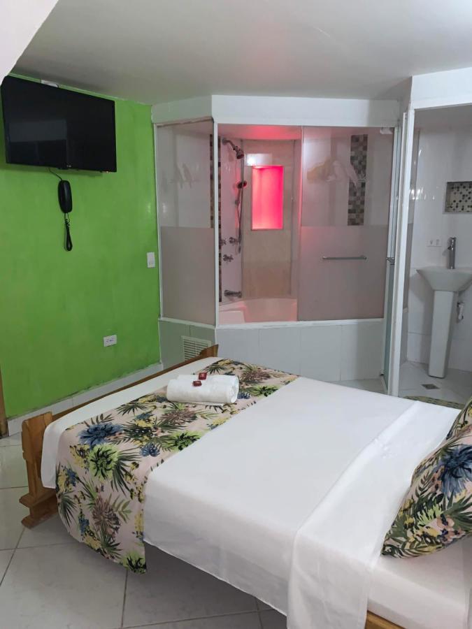 Hotel Las Guacamayas Guatape Bagian luar foto