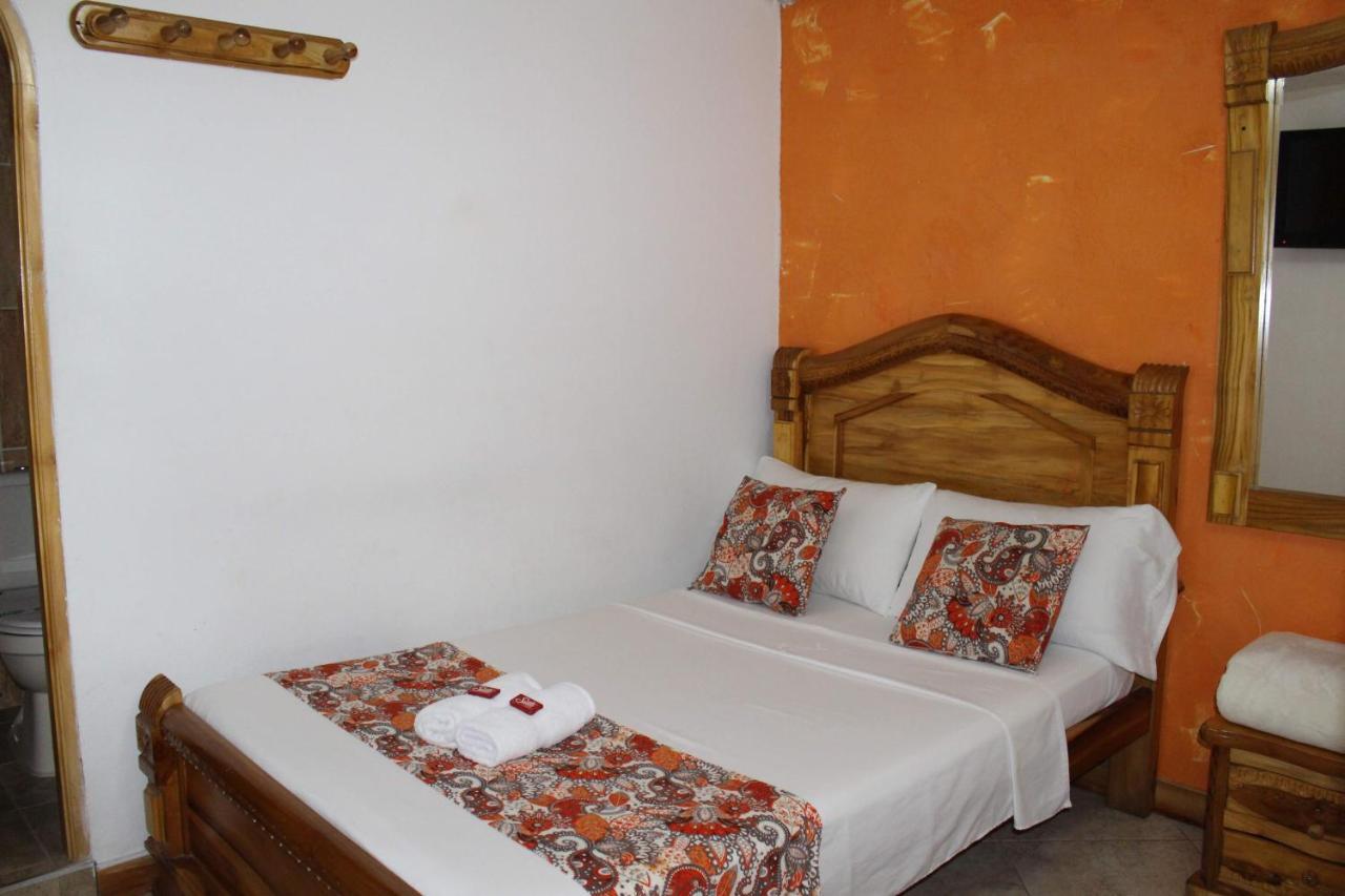 Hotel Las Guacamayas Guatape Bagian luar foto