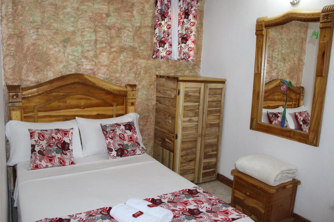 Hotel Las Guacamayas Guatape Bagian luar foto