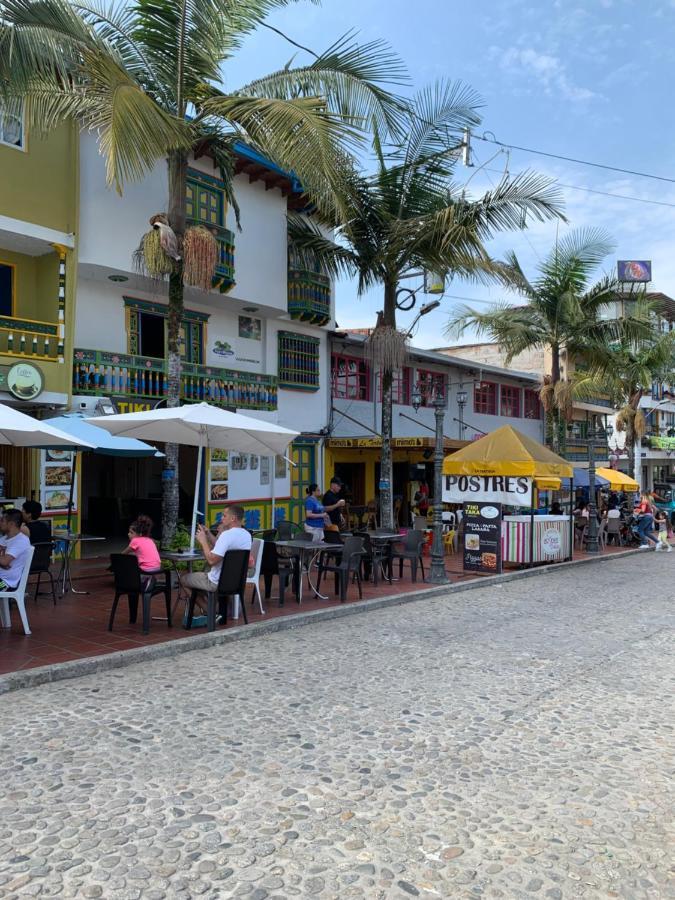 Hotel Las Guacamayas Guatape Bagian luar foto
